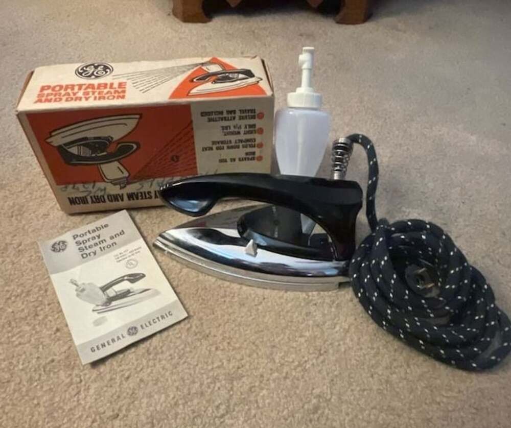Vintage General Electric GE Portable Spray Steam and Dry Iron Model F47 with Ori